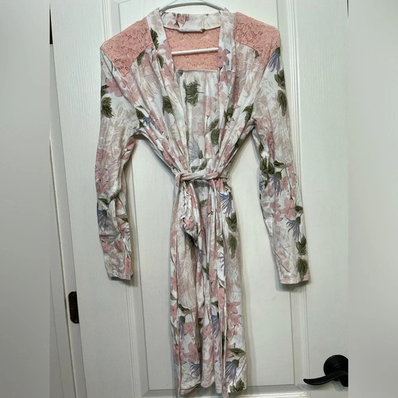 Motherhood Maternity Other - Motherhood Maternity Floral Robe